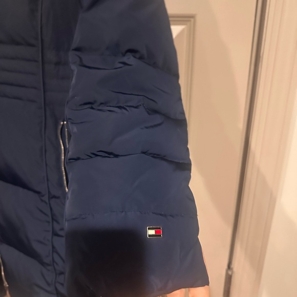 *LIKE NEW!” Tommy Hilfiger Women's Dark Blue Puffer Jacket with Faux Fur Hood - Picture 7 of 10